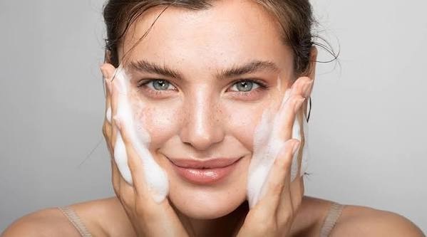 Face Whitening Facewash