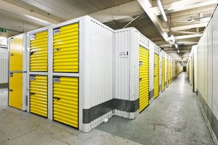 24 hour storage facility providing flexible access and organised space for homes and businesses.